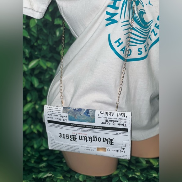 SALE NEW Newspaper Purse removable chain - Picture 2 of 7